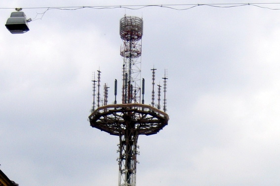 Радиобашня, вышка радиотелефонной связи Алтай на улице Комиссара Смирнова