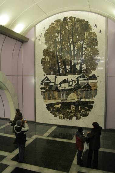 Станция метро Волковская, мозичное панно с кошкой и совой, филином