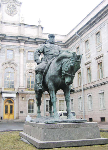 Памятник Александру III, двор Мраморного дворца
