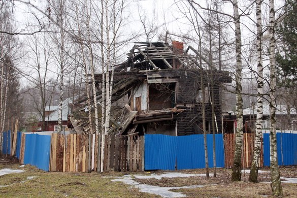 Деревянный дом после пожара, Сосновский проспект, 1