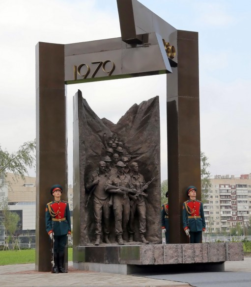 Памятник 25-летия вывода войск из Афганистана на улице Бадаева