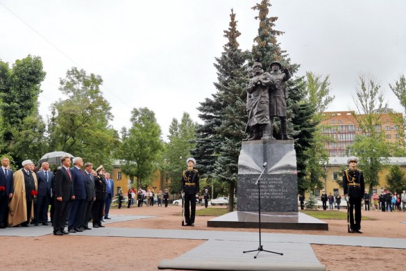 Памятник морякам полярных конвоев