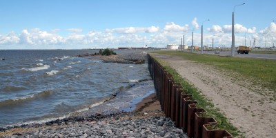 Шпунтовая стенка на берегу Финского залива