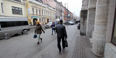 Кузнечный переулок, тротуар у Кузнечного рынка