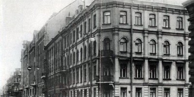 Угол Кузнечного переулка и улицы Достоевского