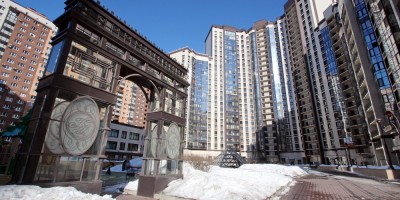 Проспект Космонавтов, дом 63, корпус 1, Триумфальная арка